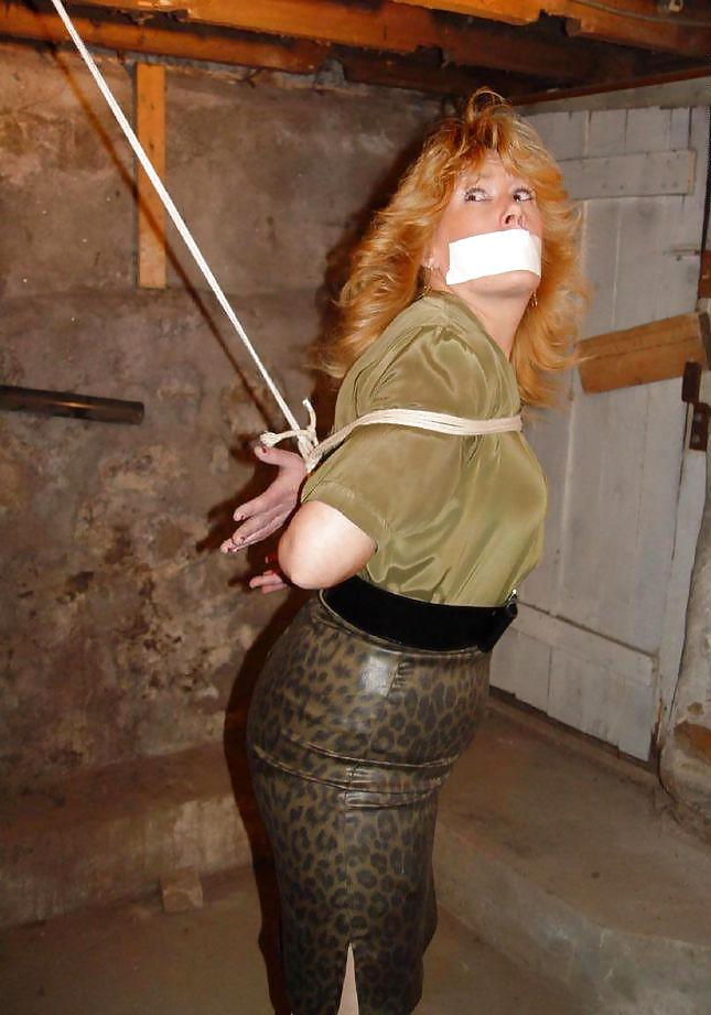 Bondage glamour