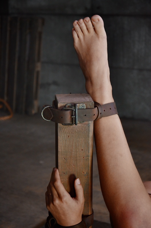 Ebony with awesome big bottom pounded in hardcore mode