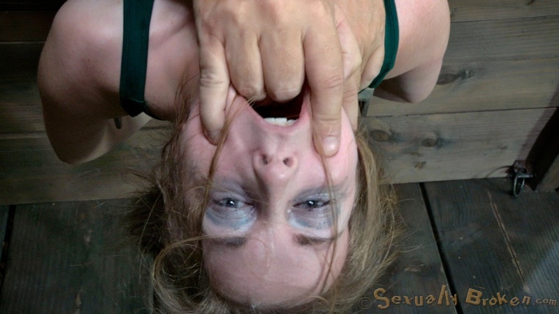 Teen whore sloppy mouth fuck on her knees