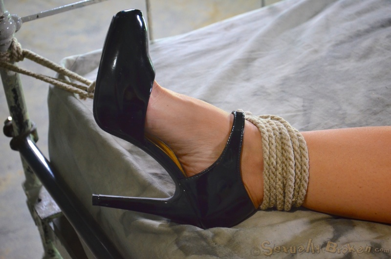 Green-eyed MILF likes when a black pipe fills her cunt