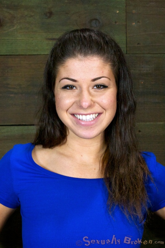 Small-tit brunette swallows a huge boner during fisting action