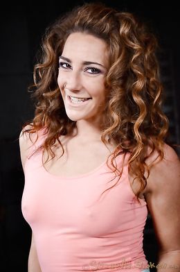 Savannah's pussy is squirting fountains of liquid while being fucked