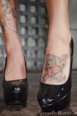 Silicon hoe in leather straitjacket gives a gorgeous blowjob